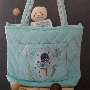 sac à langer, forme cabas, pratique et joli, idée cadeau de naissance