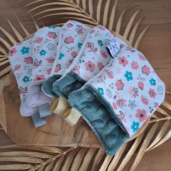 Lot de 5 débarbouillettes- Mini gants d’apprentissage pour enfant-Mix Lilas/Vert/Blanc/Fleurs – Image 2
