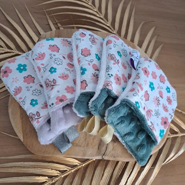 Lot de 5 débarbouillettes- Mini gants d’apprentissage pour enfant-Mix Lilas/Vert/Blanc/Fleurs – Image 3