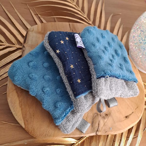 Lot de 3 débarbouillettes- Mini gants d’apprentissage pour enfant-Bleu/Gris/Bleu à étoiles dorées – Image 2